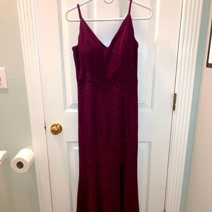 Speechless Wine colored long prom dress. It has a lot of glitter. Size : 5